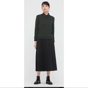 Uniqlo merino crew neck sweater